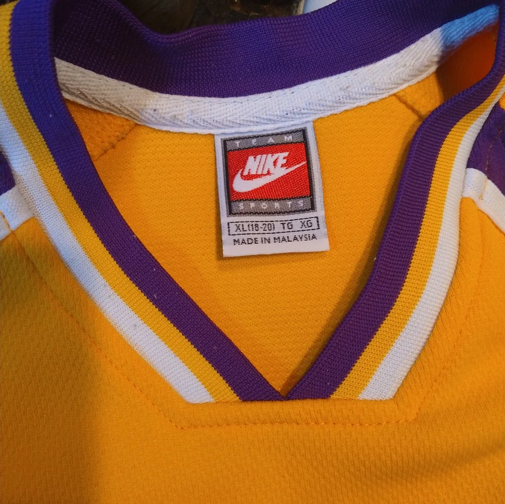 Lakers XL basketball shirt - Picture 3 of 7